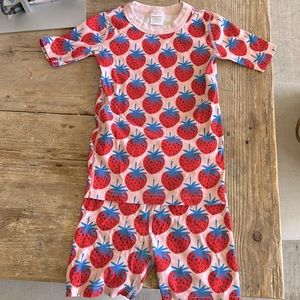 Hanna Andersson size US 8 (130 cm) girls pajamas.